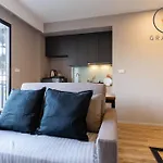 Bts S5 Surasak 900 Meters Near The Mekong River Pier Free Swimming Pool In Ferris Wheel Night Market Chinese Reception Bangkok Center
